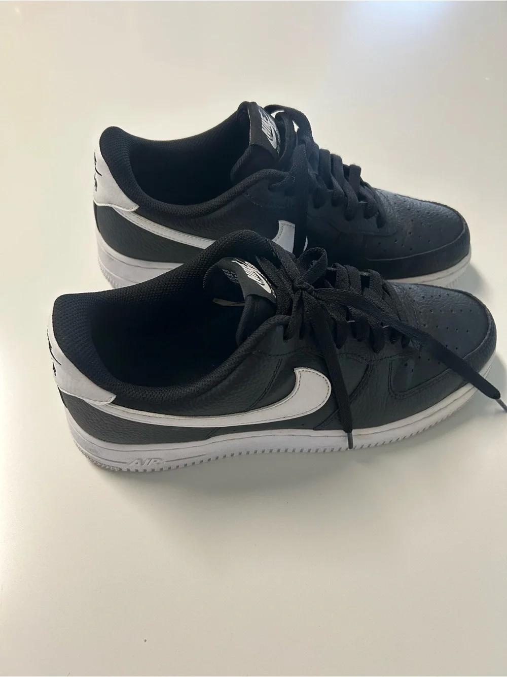 *Like New NIKE Air Force 1 Sneakers - Black/White